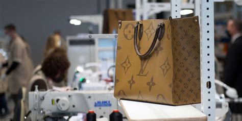 salaire d'un employé chez louis vuitton|Vendeur (H/F) chez Louis Vuitton .